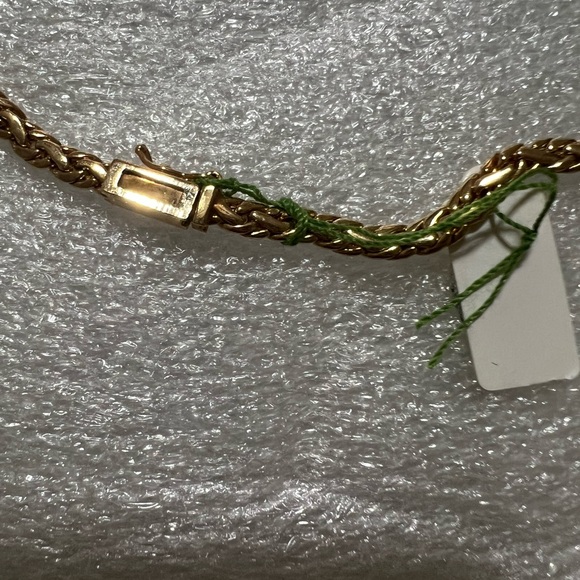 18 K Gold plated Great Quality with unusual CZ Necklace NWT in original box - Picture 3 of 16